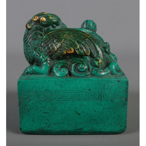 231 - A large Chinese chop seal stamp with carved phoenix decoration.

Hx11cm
Wx9cm
Dx9cm