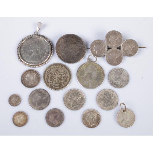 570 - A collection of silver coinage, containing British and World examples. Includes maundy money, 1898 1... 