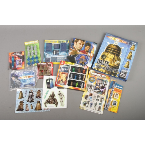 100 - A quantity of Doctor Who collectables, to include 'Build Your Own Tardis' set, stickers, fact file a... 