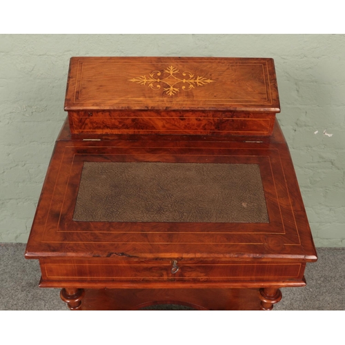 598 - A Victorian walnut Davenport desk with leather inlay writing slope.

Hx97cm
Wx53cm
Dx43cm