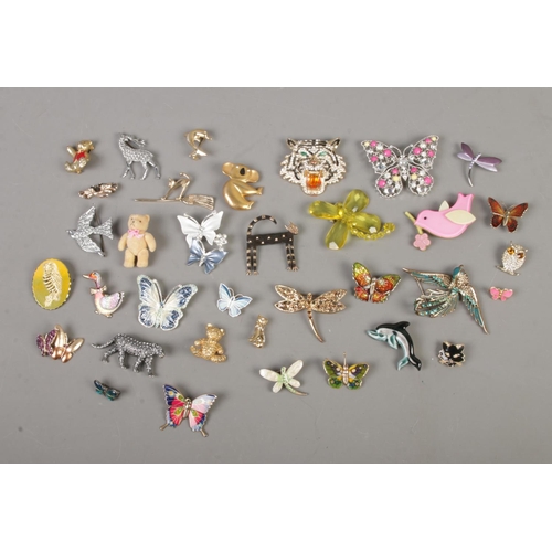 116 - A collection of over thirty costume jewellery brooches all of animal theme. To include koala, cat, b... 