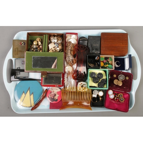 95 - A tray of collectables. Includes lighters, compacts, hair slides, pairs of studs, etc.