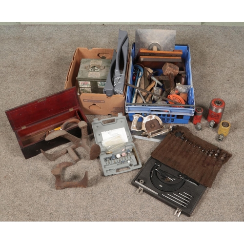 252 - Two boxes of tools. Includes Yuan Lih blade, die grinder kit, calliper set etc.