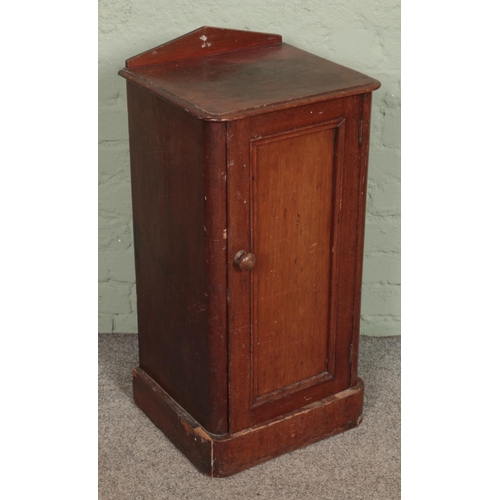 606 - A Victorian mahogany pot cupboard.