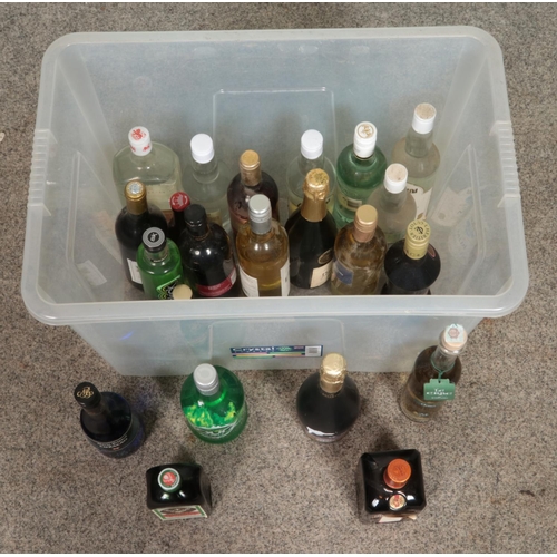 231 - A box of assorted alcohol, to include Jagermeister, Apple Sourz, Cointreau and assorted wine.