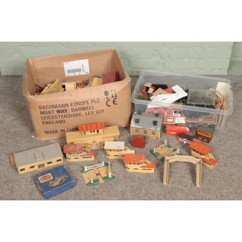 267 - A large quantity of Hornby Dublo buildings and diorama accessories.