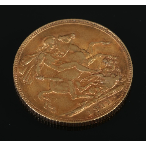 490 - A 1911 George V gold sovereign.