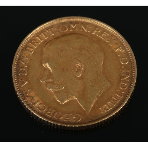 490 - A 1911 George V gold sovereign.