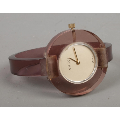 511 - A ladies lucite manual Gucci wristwatch. 17 jewel movement.