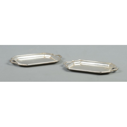 542 - Two twin handled silver pin dishes of rectangular form. Assayed for Sheffield, 1975 by Cooper Brothe... 