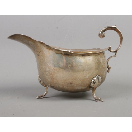 545 - An Edward VII silver sauce boat, with frilled top and three hoof feet. Assayed for Birmingham, 1905 ... 