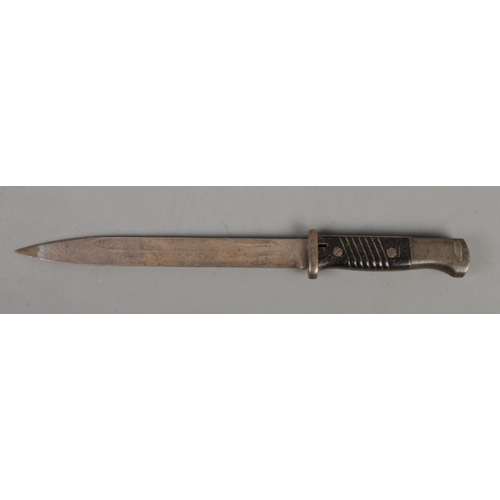 558 - A German World War Two K98 bayonet. Marked Mundlos to blade. Blade length 25cm. CANNOT POST OVERSEAS