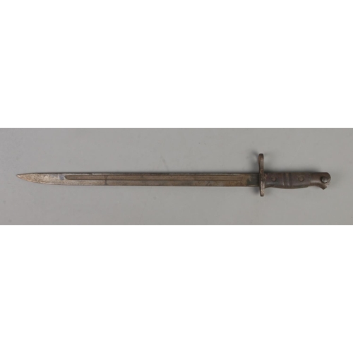 560 - A 1907 bayonet by Remington. Bearing US, flaming grenade symbol and eagle head stamp. Blade length 4... 