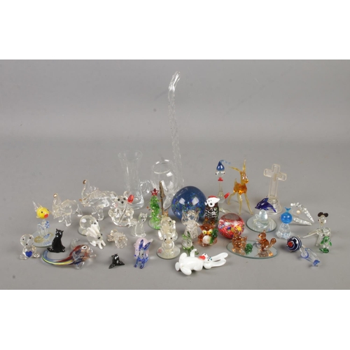 190 - A small quantity of glassware. Includes animals, paperweights, Canadian decorative pipe etc.