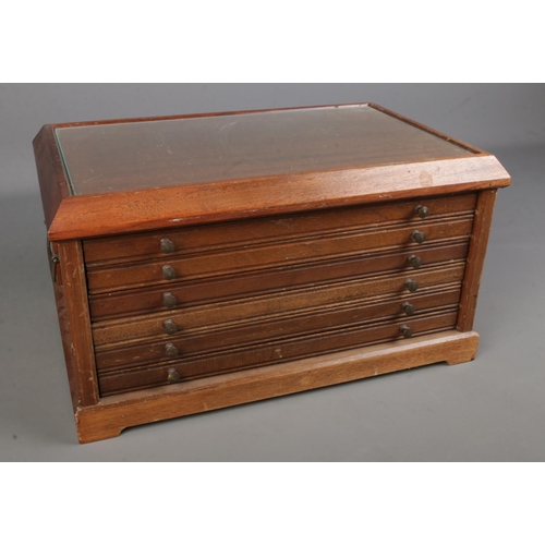 589 - A mahogany table top coin/medal collectors cabinet with six drawers and fitted interior.

Hx24cm
Wx4... 