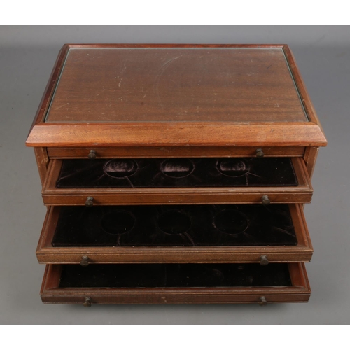 589 - A mahogany table top coin/medal collectors cabinet with six drawers and fitted interior.

Hx24cm
Wx4... 