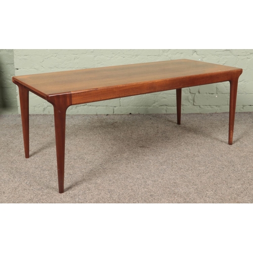 628 - A mid twentieth century teak coffee table, with tapering legs, in the style of McIntosh. Height: 42c... 