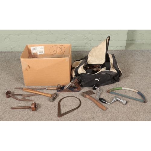 321 - A large quantity of tools, to include Talco No.4 plane, saws, files, axes and Moore and Wright calip... 