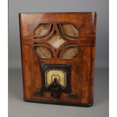 385 - A 1930's walnut cased Philips 638A Super Inductance Radio, with long wave and medium wave.