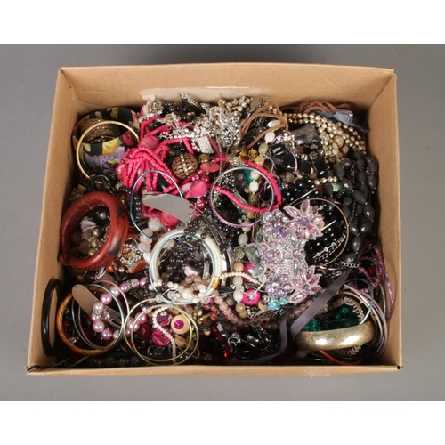 343 - A box of assorted costume jewellery, to include beaded necklaces and bracelets, pendants and bangles... 