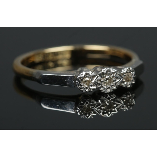 536 - An 18ct Gold and Platinum three stone diamond ring, in illusion star setting. Size J½. Total weight:... 