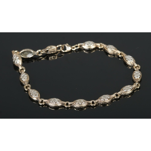 543 - A 9ct Gold bracelet, with each flat link containing a small diamond set within an illusion border. 2... 