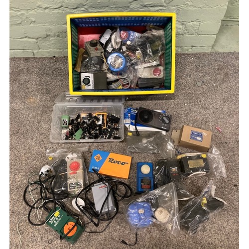 338 - A box of assorted controller and electronics associated with model railway to include Gaugemaster To... 