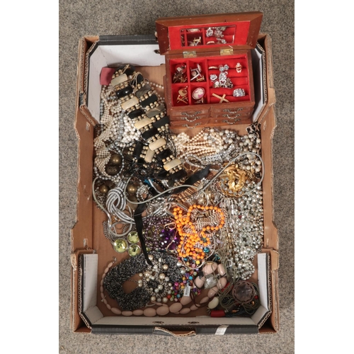 207 - A large tray of costume jewellery including rings, earrings, cufflinks, simulated pearls.