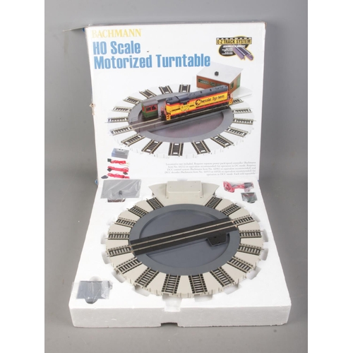 359 - A boxed Bachmann HO scale motorized turntable.