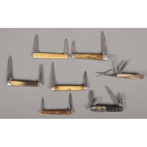 76 - Seven pocket knives with horn handles. Includes W.Straw, Sheffield made examples, etc. CANNOT POST O... 