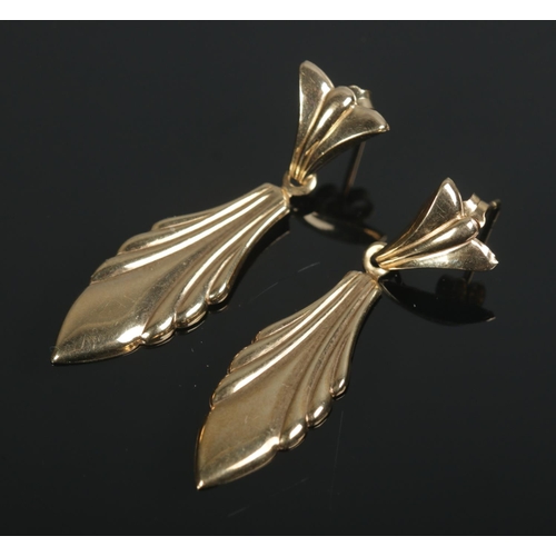 445 - A pair of 9ct gold drop earrings. Total weight 1g.