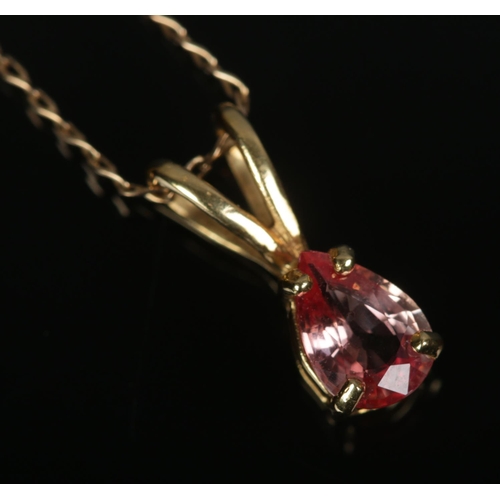 446 - A 9ct gold padparadscha sapphire pendant on chain. Total weight 1.6g.