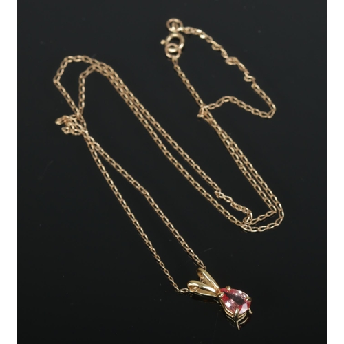 446 - A 9ct gold padparadscha sapphire pendant on chain. Total weight 1.6g.