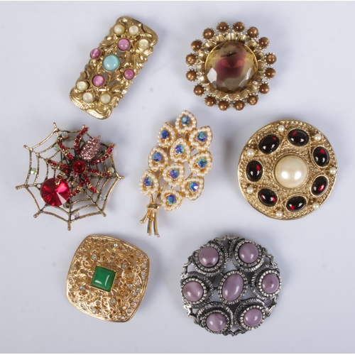 490 - A collection of vintage costume jewellery brooches to include floral, spider and gemstone examples.