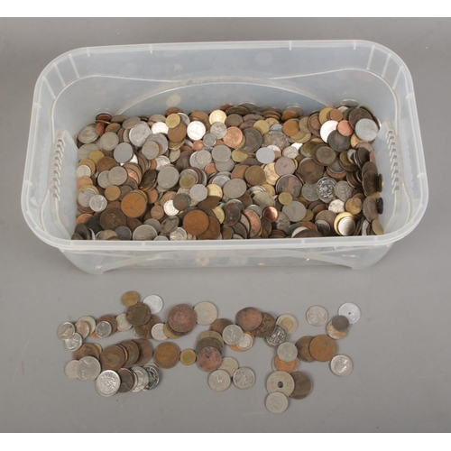 81 - A large collection of assorted world coins to include Victorian Pennies, US dollars, British half si... 