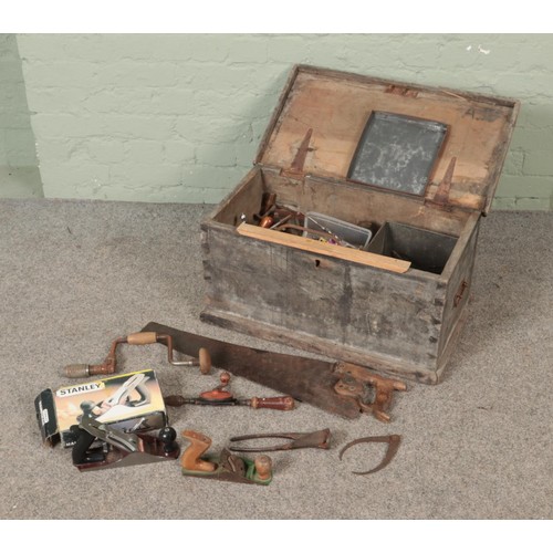 365 - A wooden twin handled tool chest with contents. Includes saws, door handles, Radius Ltd stove, Stanl... 