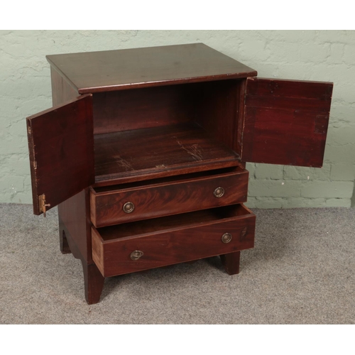 591 - An inlaid mahogany bedside cupboard.

Hx78cm
Wx61cm
Dx43cm