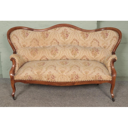 620 - An early 20th century parlour sofa.