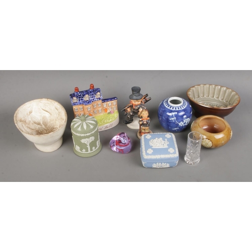 132 - A collection of ceramics, glassware and stoneware to include Royal Doulton Pot Pourri, Wedgwood Jell... 