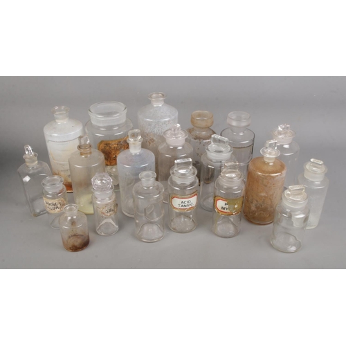 141 - A collection of late 19th/early 20th century apothecary and chemist bottles.