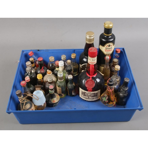 71 - A box of mostly alcohol miniatures.