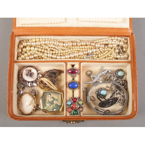 74 - An assortment of collectables, to include Slater Bros razor, pipe, yellow metal cameo brooch and a c... 