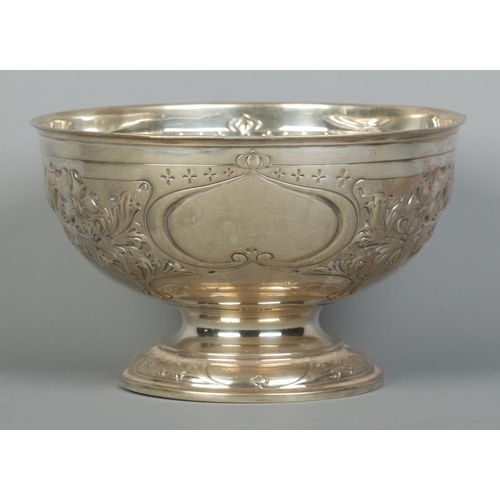 106 - A George V silver punch bowl with embossed decoration. Assayed Sheffield 1928 by John & William F De... 