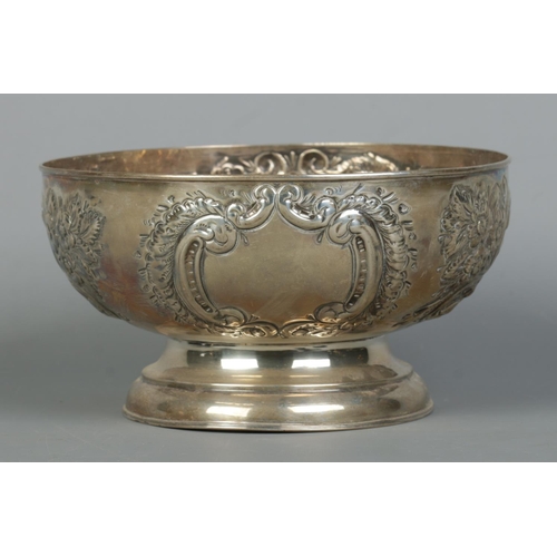 108 - A Victorian silver pedestal bowl with repousse decoration. Assayed Birmingham 1900 by John Hines. He... 