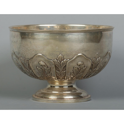 113 - An Edwardian silver pedestal bowl with embossed and engraved decoration. Assayed London 1902 by Moss... 