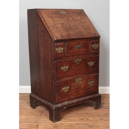 300 - A small oak Georgian bureau. Height 104.5cm, Width 58.5cm, Depth 48cm.