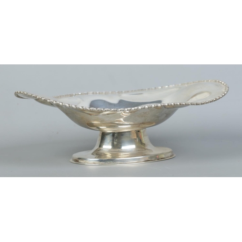 96 - A George VI silver pedestal dish. Assayed Sheffield 1937 by Emile Viner. Height 9cm, Width 27cm. 516... 