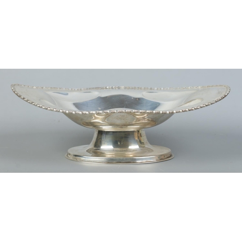 96 - A George VI silver pedestal dish. Assayed Sheffield 1937 by Emile Viner. Height 9cm, Width 27cm. 516... 