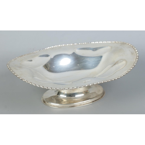 96 - A George VI silver pedestal dish. Assayed Sheffield 1937 by Emile Viner. Height 9cm, Width 27cm. 516... 