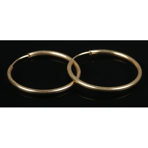 524 - A pair of 9ct Gold large hooped earrings. Total weight: 1.4g